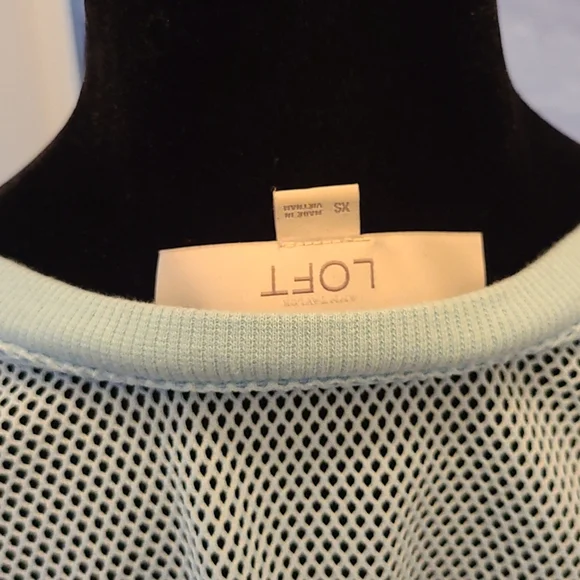 Ann Taylor Loft Powder Blue Embroidered Tee Top sz XS - Picture 4 of 6